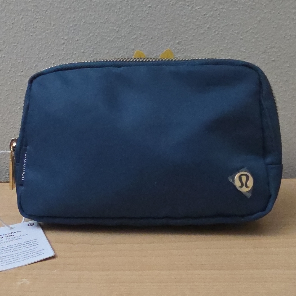 lululemon athletica Navy Toiletry Bag